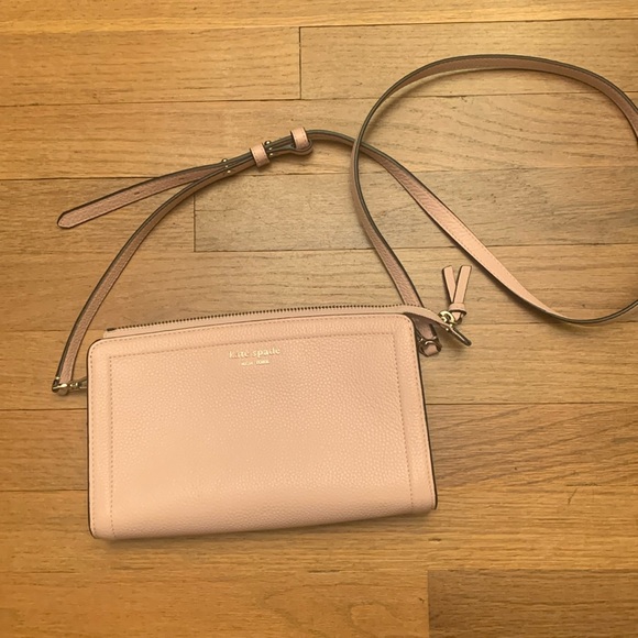 kate spade Handbags - Like new Kate Spade pink bag